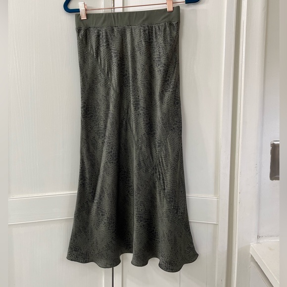 ATM Silk Slip Skirt Elastic Waist Green and Black Snake Pattern XS - Picture 1 of 5
